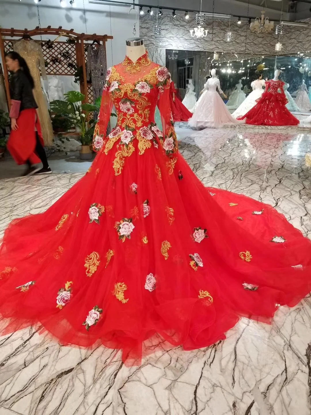 Red Muslim Wedding Dress Long Sleeves High Neck Flower Embroidered