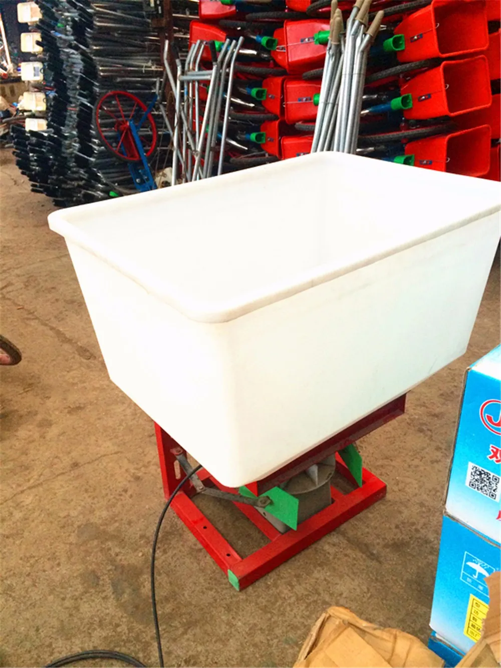 Electric Spreader Fertilizer 150kg Capacity Electric Powered Fertilizer