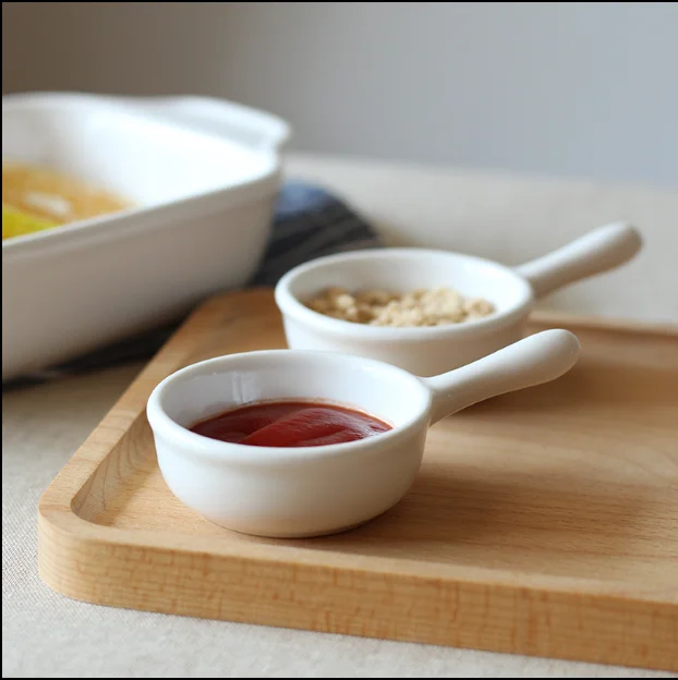 Hot selling restaurant serving japanese round ceramic soy sauce dish with handle   .png