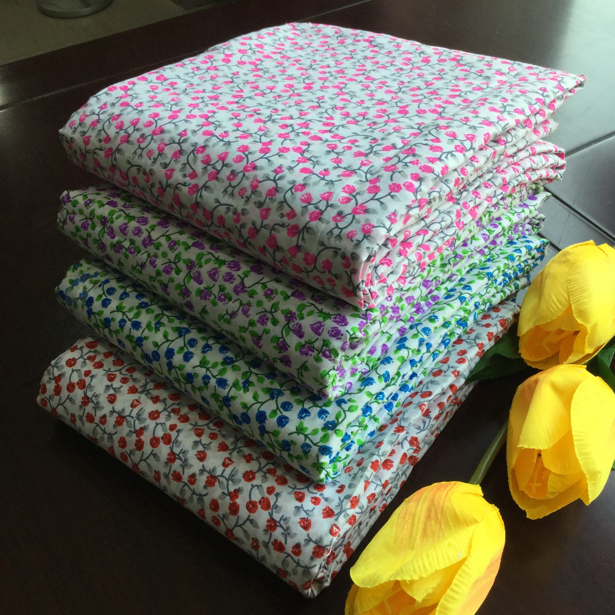 
the small white flowers 1 to 2 cm can be used as a lining 100% polyester 