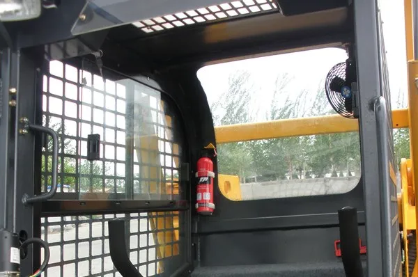 China wheel Bobcat skid steer loader for sale side window.jpg