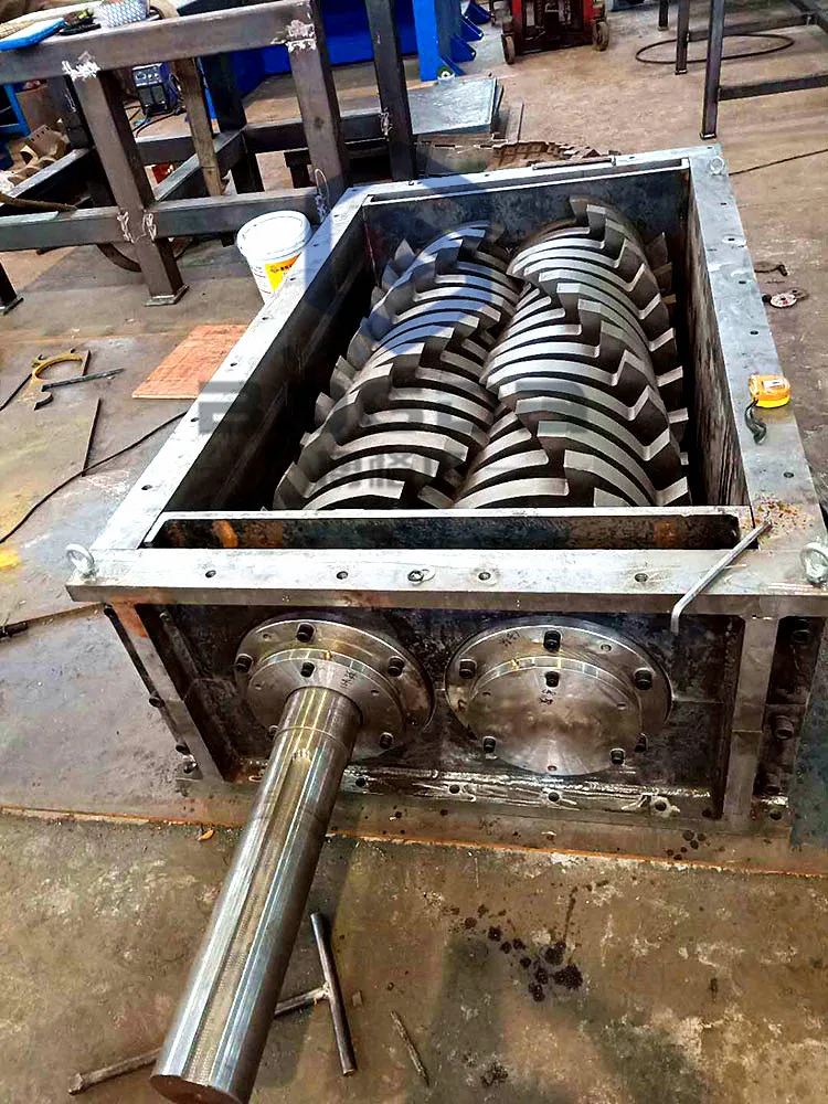 Doble eje trituradora de cuchillas de la máquina y cuchillos de