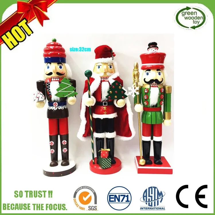 outdoor wooden soldiers decorations
