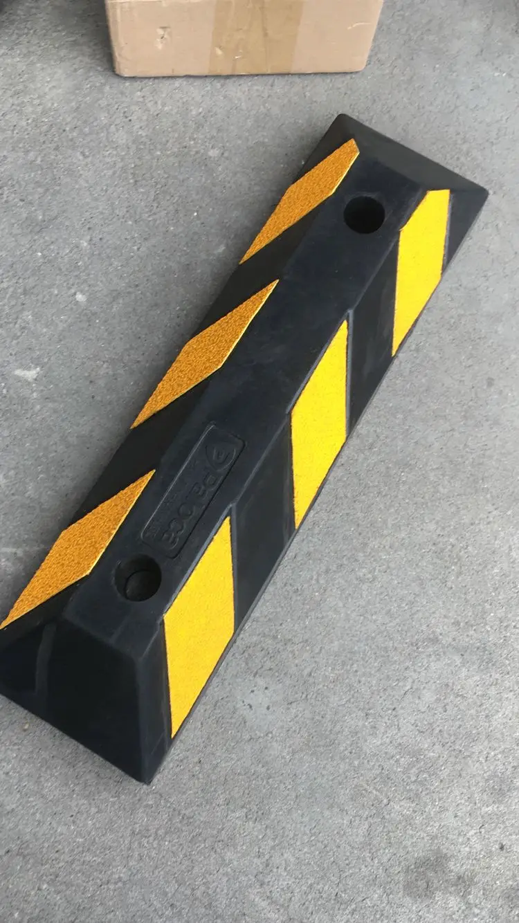 Car Stopper Or Wheel Stopper Rubber Parking Curbs 560x160x100mm - Buy ...