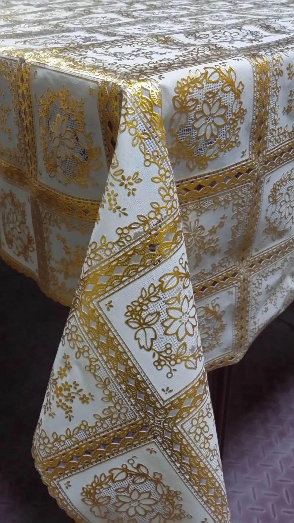 Factory Supply Premium Elegant Pattern Tablecloth Hot Stamping Pvc