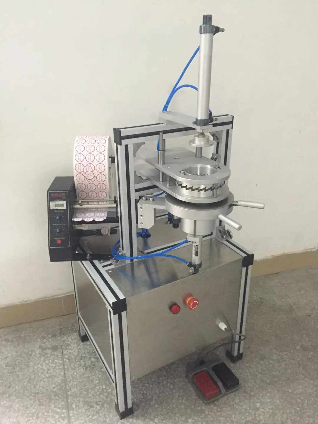 Semi Automatic Manual Hotel Laundry Soap Pleat Making Packing Wrapping