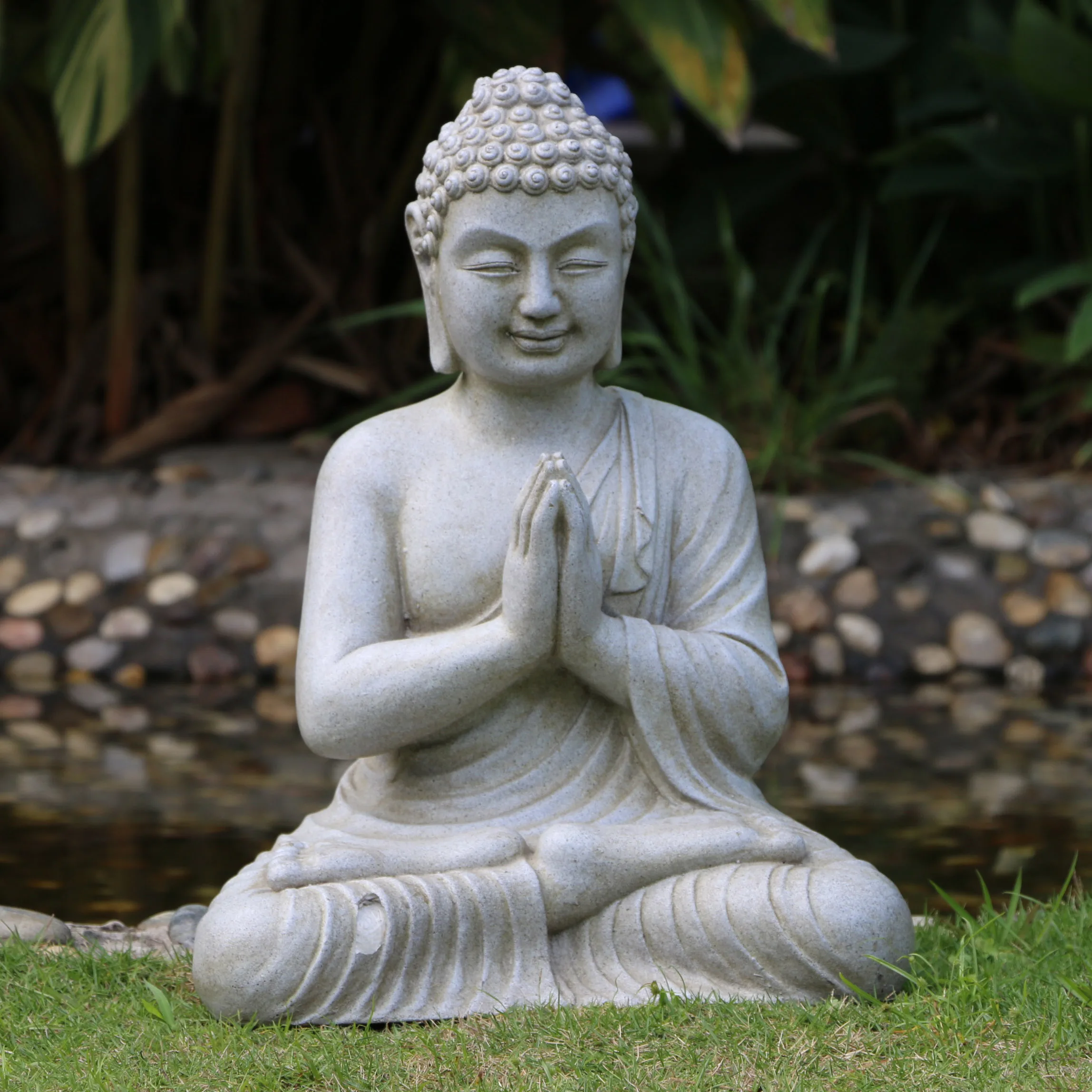 Будда цена. Будда Шакьямуни статуя. Будда Камакура. Садовая статуя Будды. Статуя Будды Камакура.