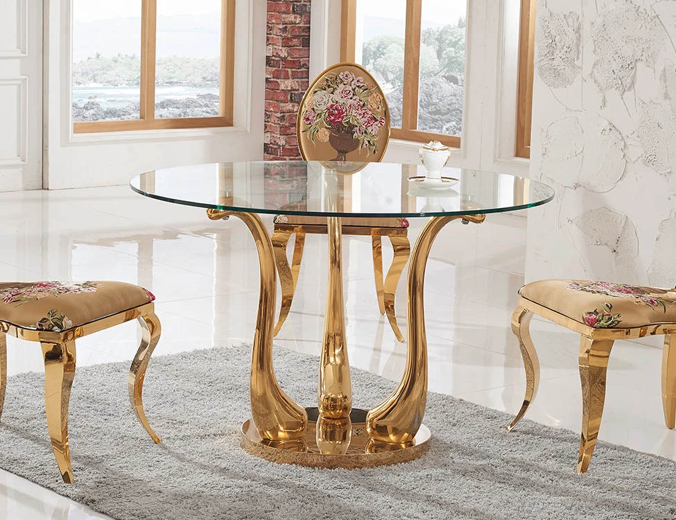 Золотистый стол. Стеклянный стол круглый обеденный золото. Стол обеденный круглый с золотом. Стол обеденный круглый с золотыми ножками. Столик стеклянный в золоте.