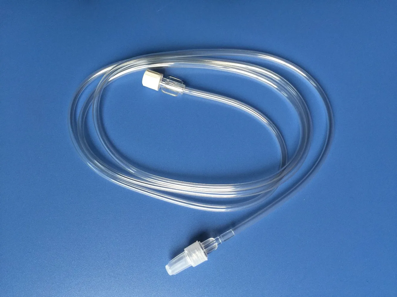 带帽的一次性鲁尔锁延长管连接器