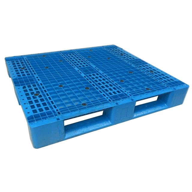 3 skids plastic pallet with 8pcs steel tubes