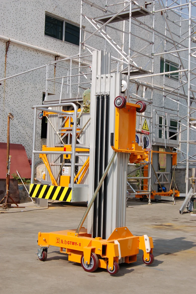用于建筑窗户清洁的伸缩手动单桅杆升降机