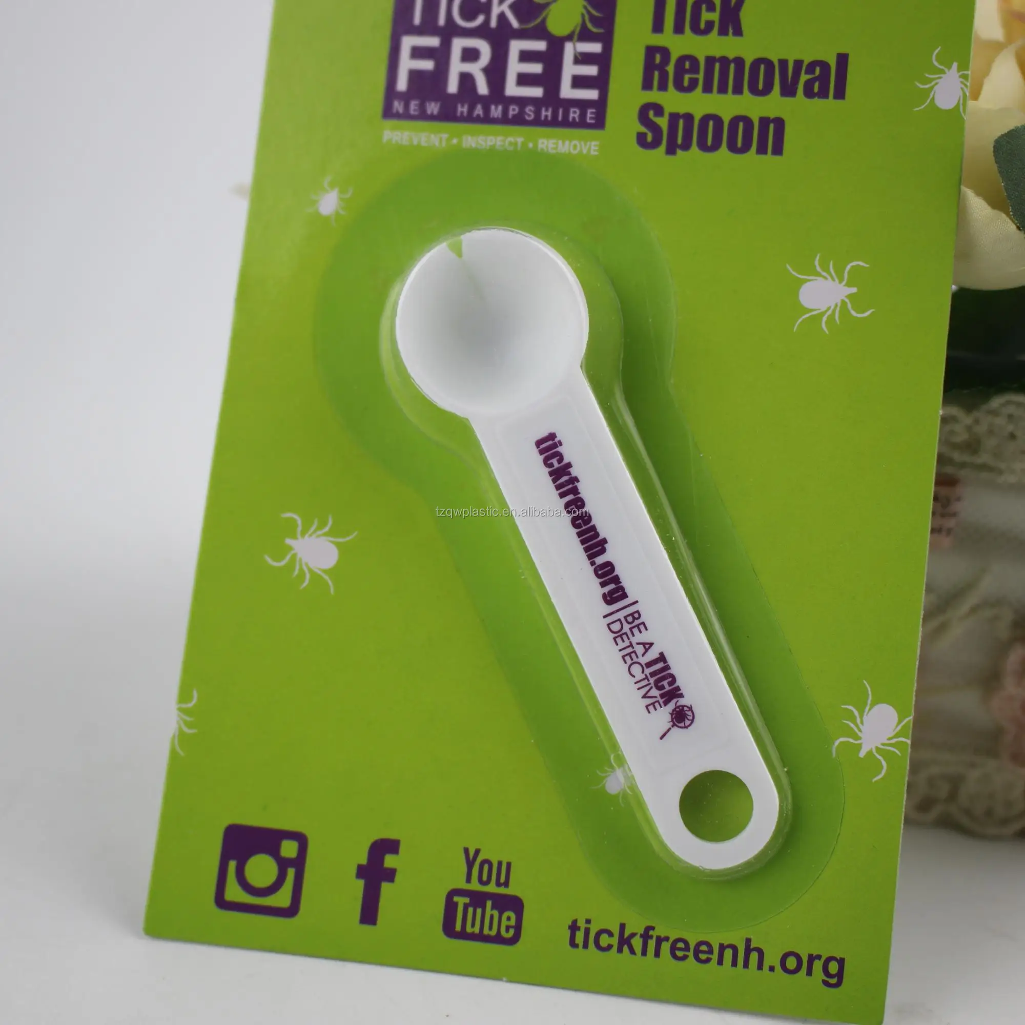 2018 News Spoon Shape Tick Remover Cheap Dog Tick Remover Plastic Pet