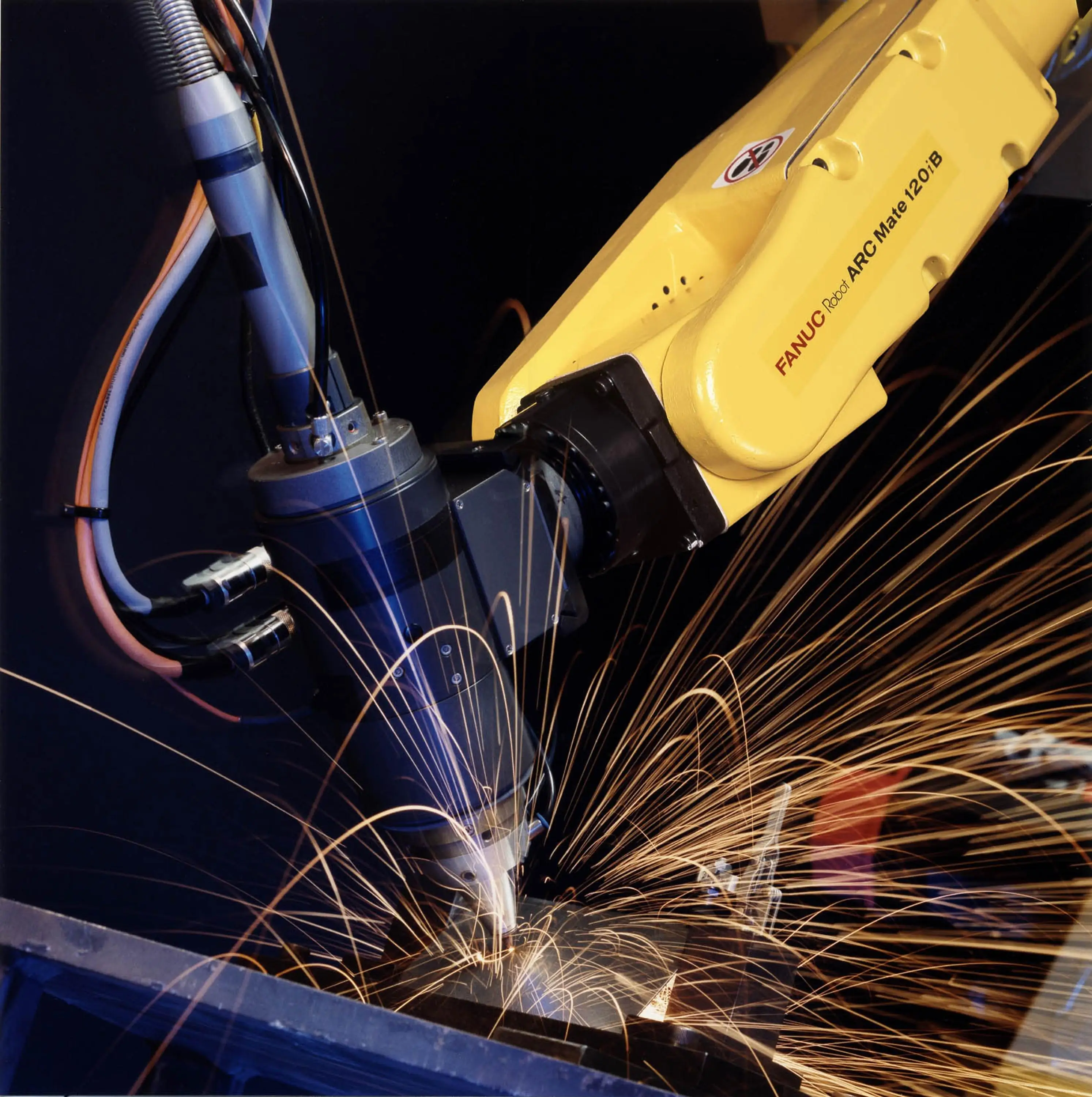 焊接与切割机器人与美国品牌xpr170等离子切割机