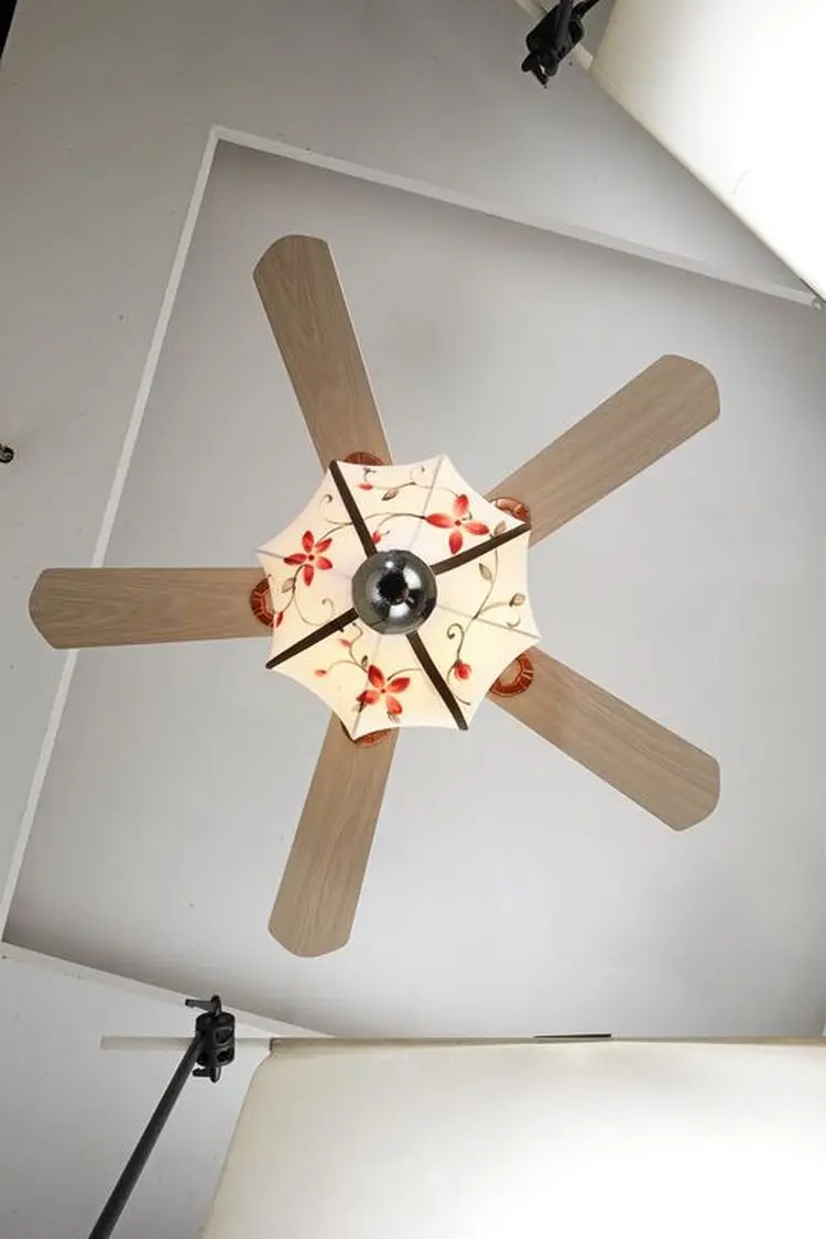 Cheap Supreme Quality wooden blade ceiling pendant fan lamp