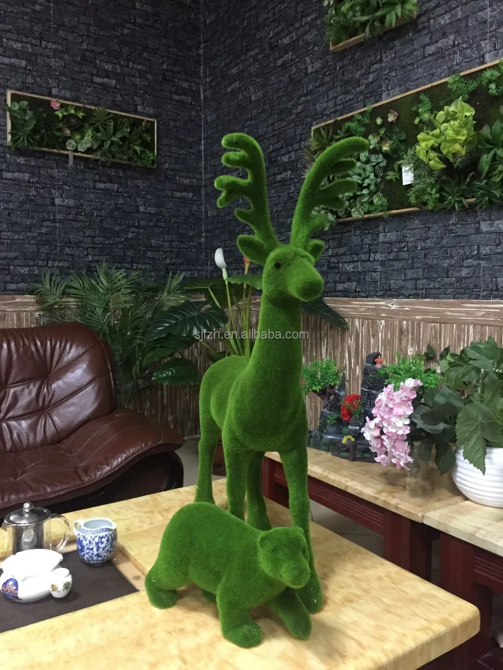 Promotional Wholesale Artificial Moss Animal /elk /dear/moose For Table