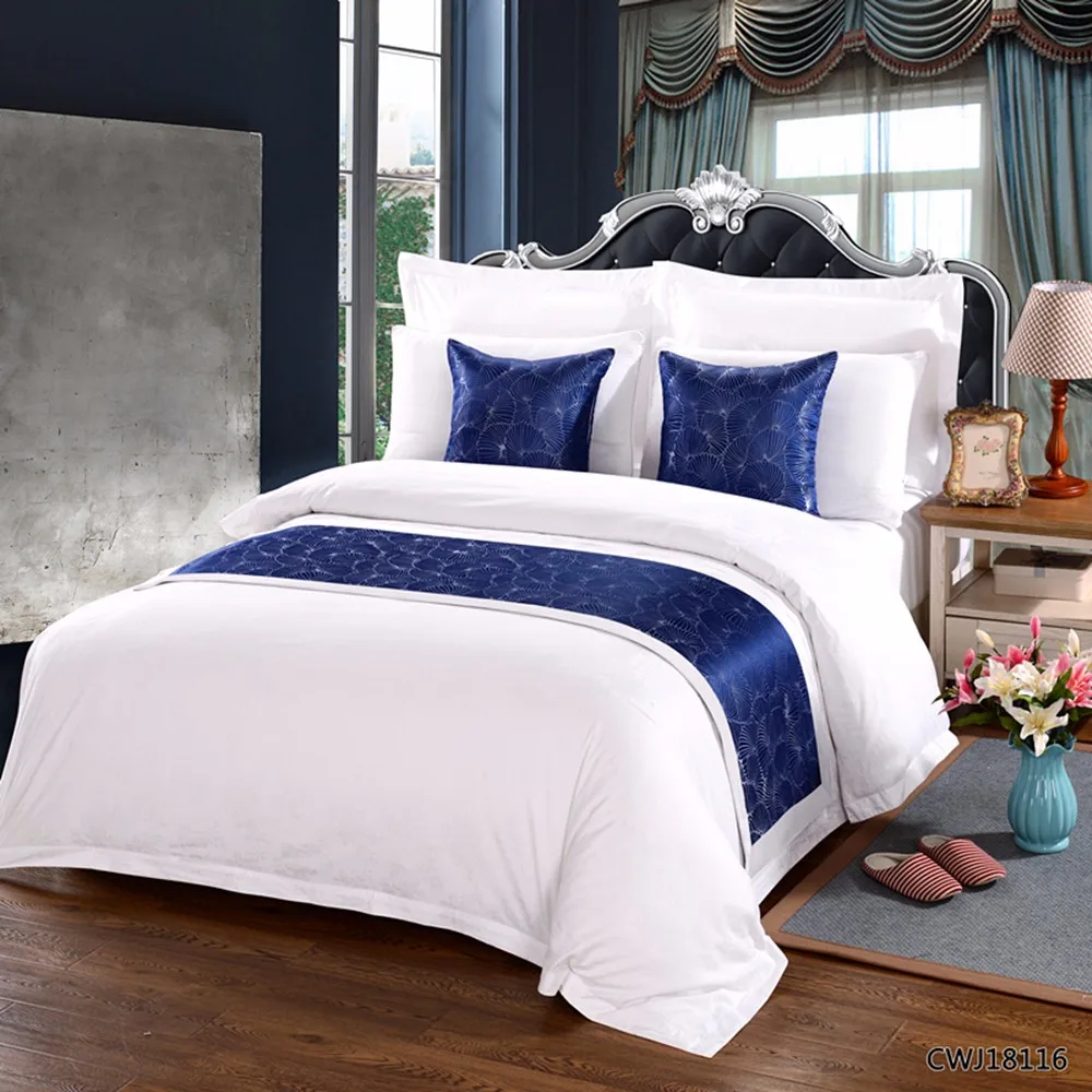 Townzi New Arrival Guangzhou Gold Edge Classic Queen Size Luxury Bed Runner Cushions Decorative