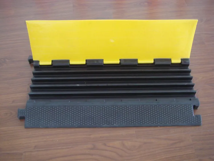 5通道黄色道路安全户外地板橡胶电缆斜坡出售