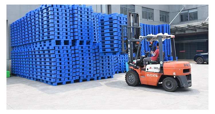  4-way forklift and hand truck entry plastic pallets