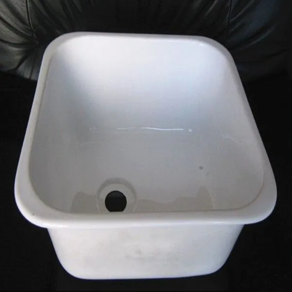 plastic wash basin