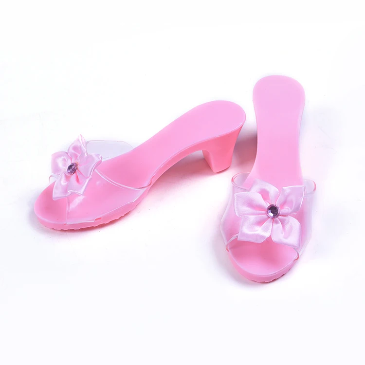 Туфли на каблуках для маленьких девочек
