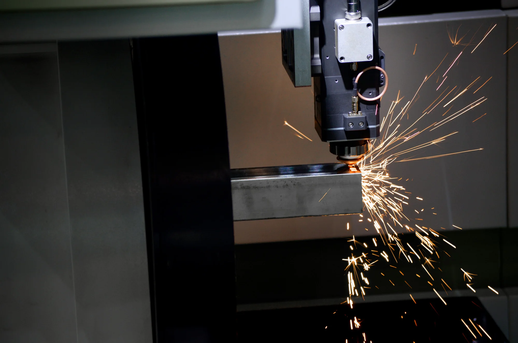 工业激光设备  激光切割机  我们可以提供市场上所有高品质的激光贩