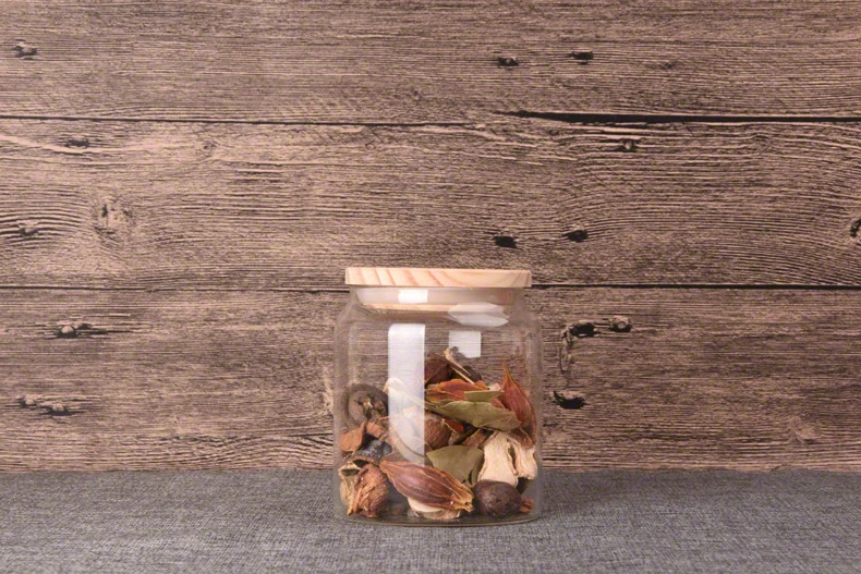 Wholesale Mouth-blown Borosilicate Glass Food Storage Jar With Oak Wooden Lid