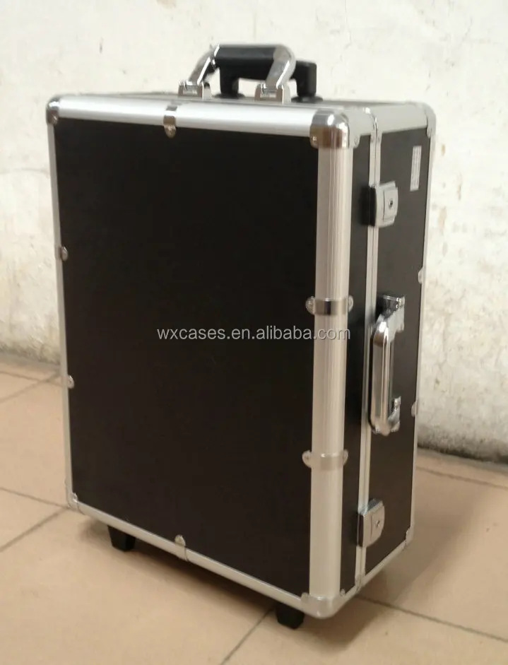cosmetic case with lamp2.jpg