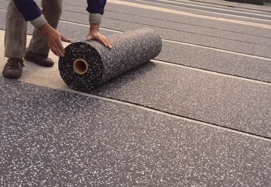 Odourless Recycled And Noise Reduction Rolled Rubber Gym Flooring
