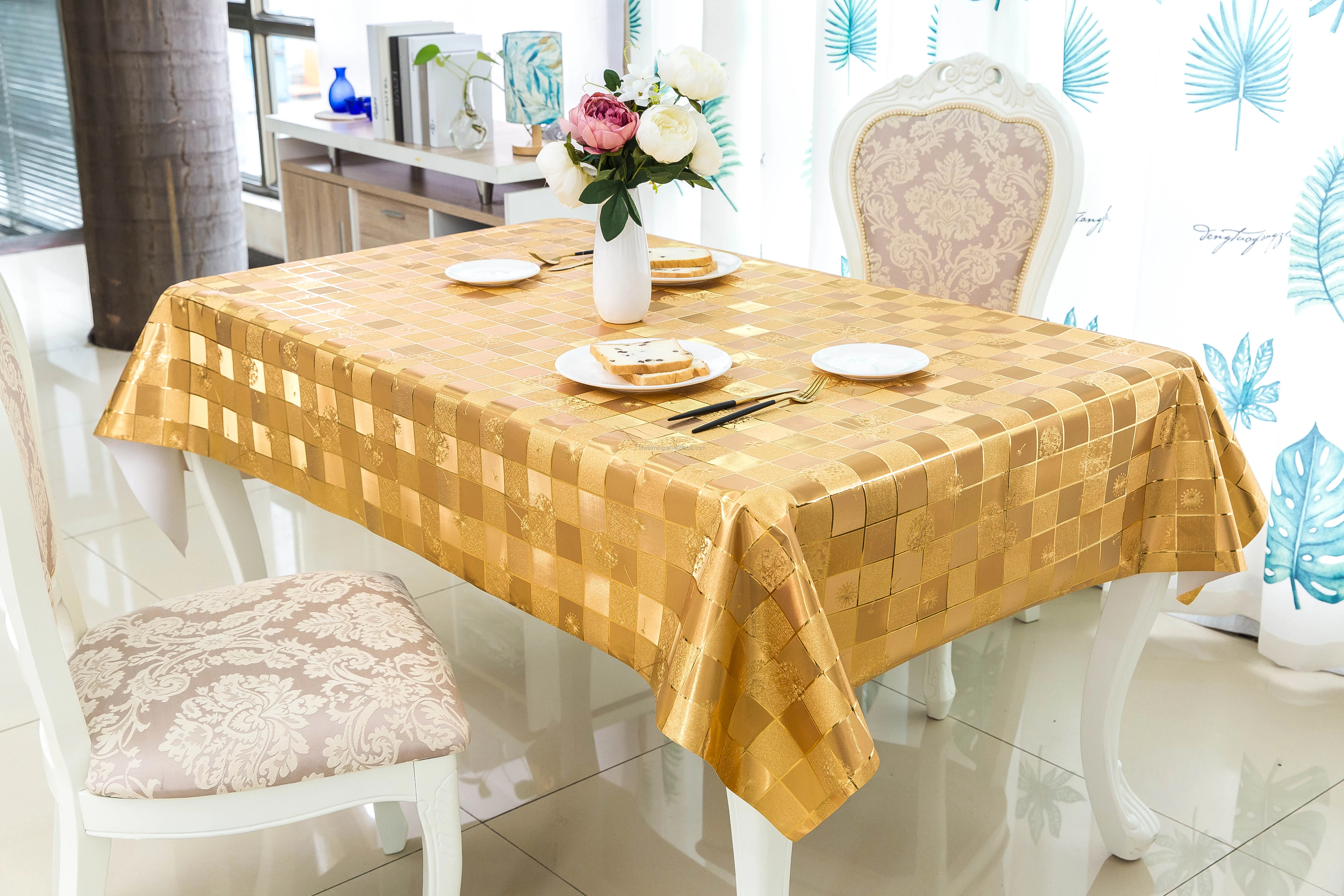 哑光金色/银色压花 pvc 桌布与织物背衬
