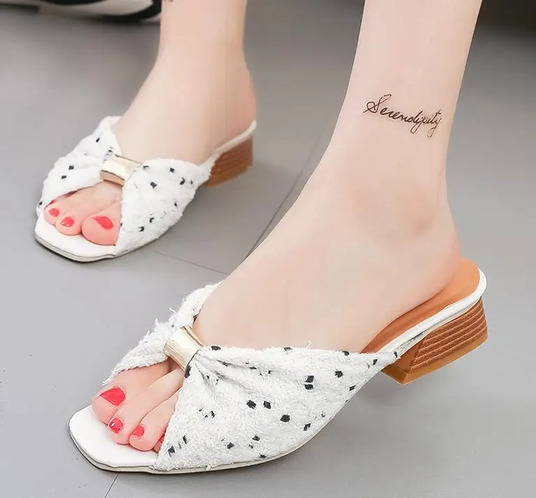 ladies feet in sandals