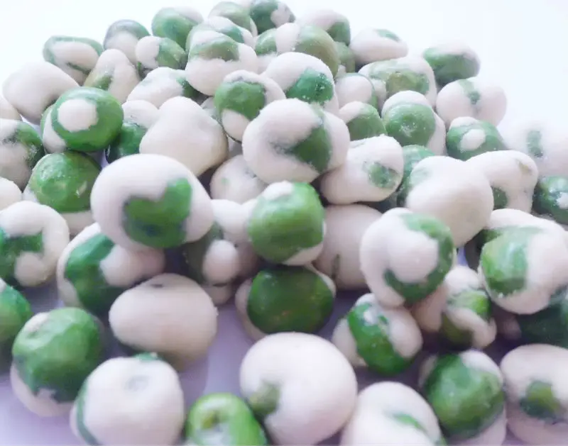 White wasabi green peas