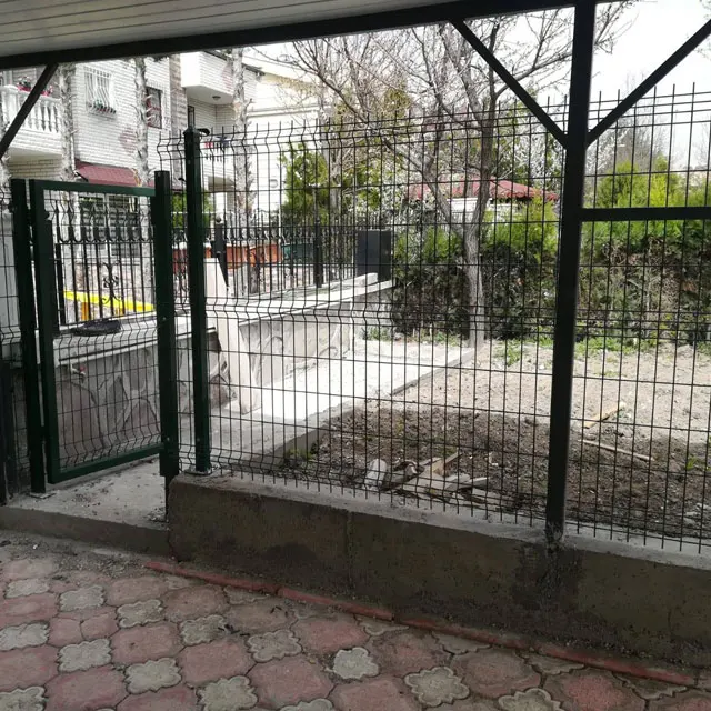 2018 ISO Certificate Galvanized And PVC Coated Backyard Metal V Pressed Welded Wire Mesh Fence.jpg