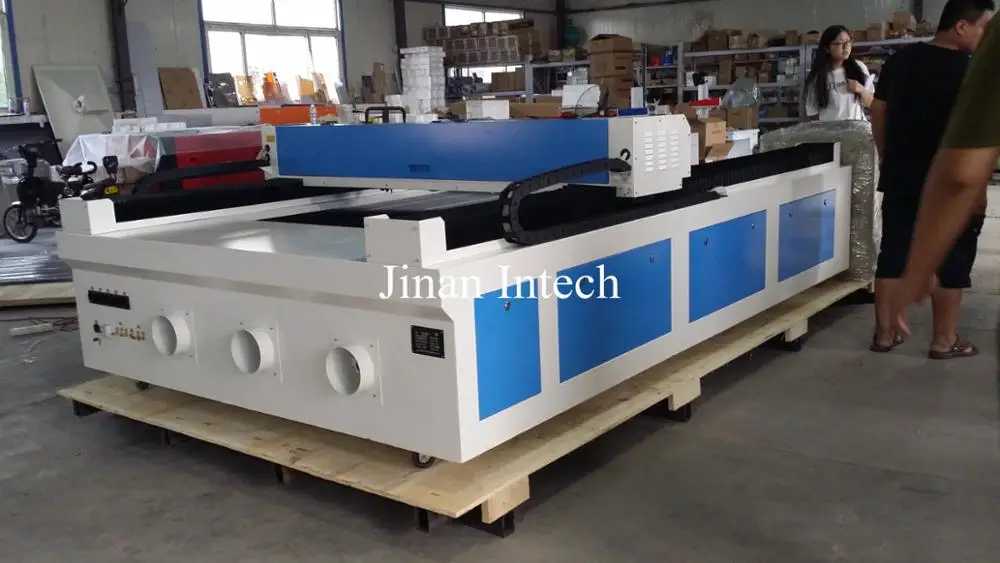 Ce Standard 1300*2500mm Auto Focus Laser Cutting Machine