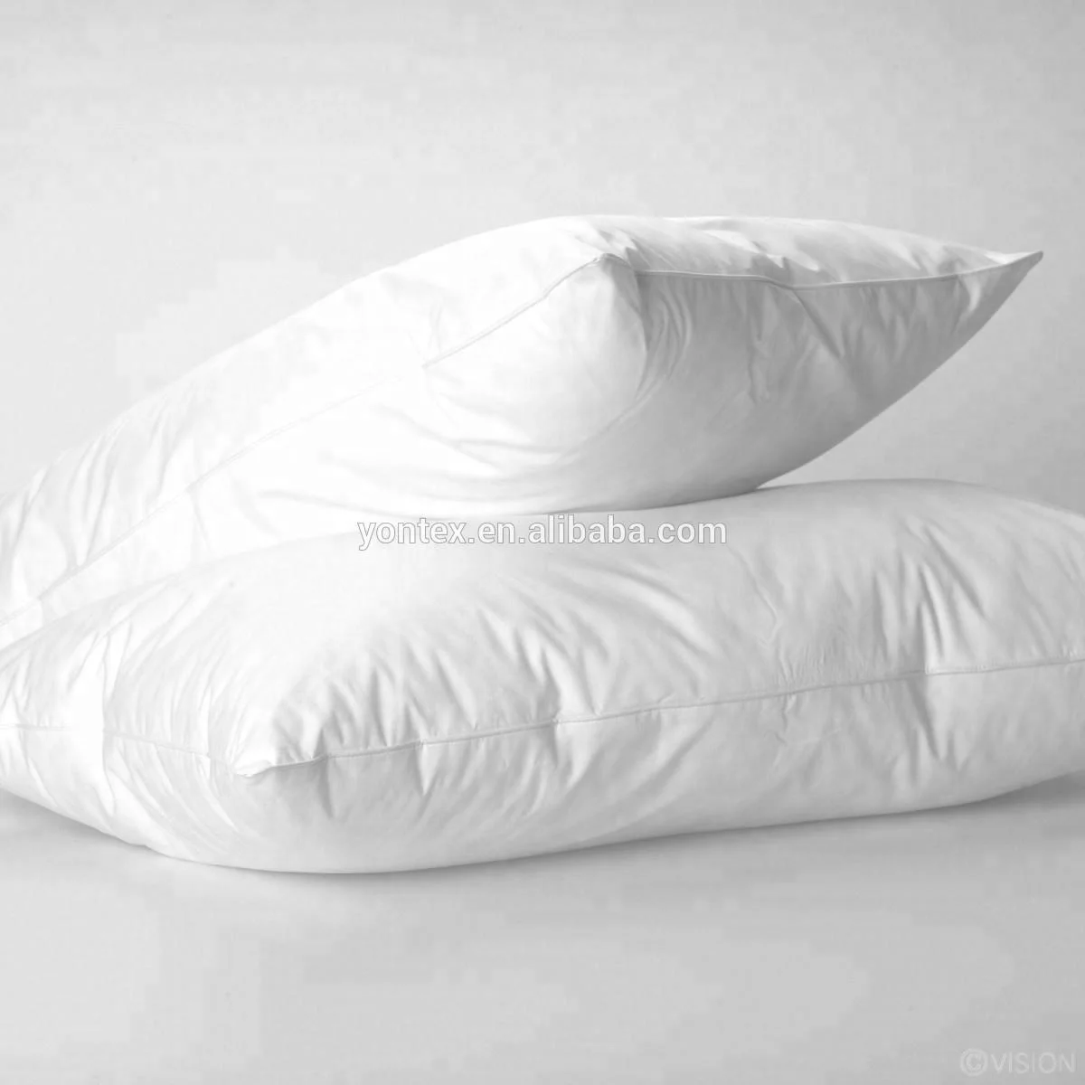 Подушки какой пух. Подушка пуховая 100 гусиный. White Pillow 50х70. Перьевая подушка. Подушка с наполнителем из полиэфира.