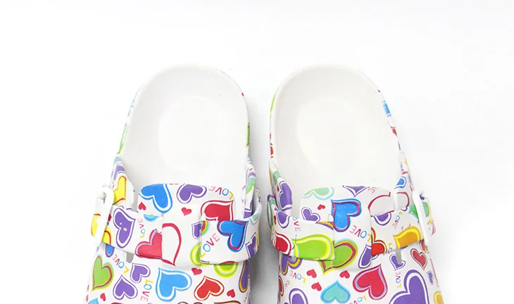 Hot selling  2017 New pattern design heart Printing mens soft shoes garden medical clogs