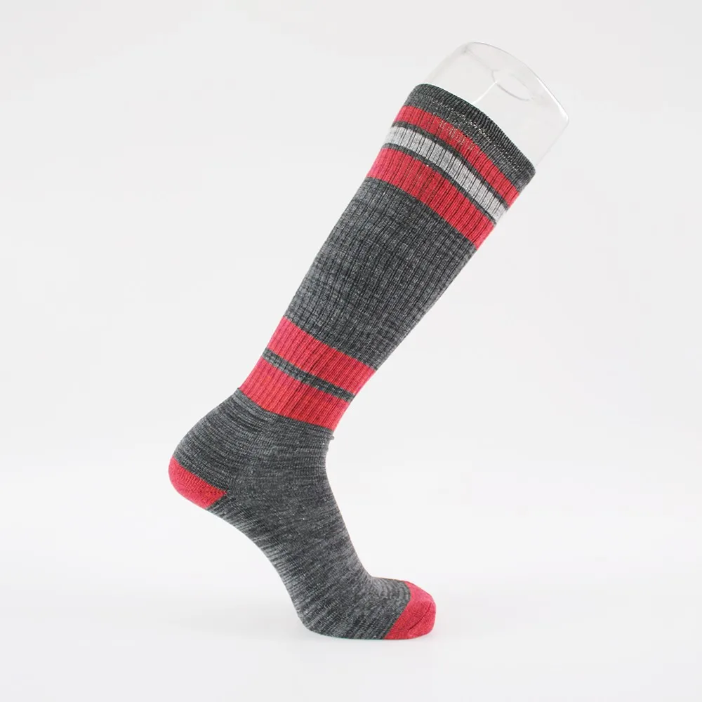 简单的设计定制男士足球袜