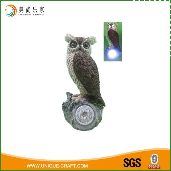Resin type owl figurine with solar light for garden decoration