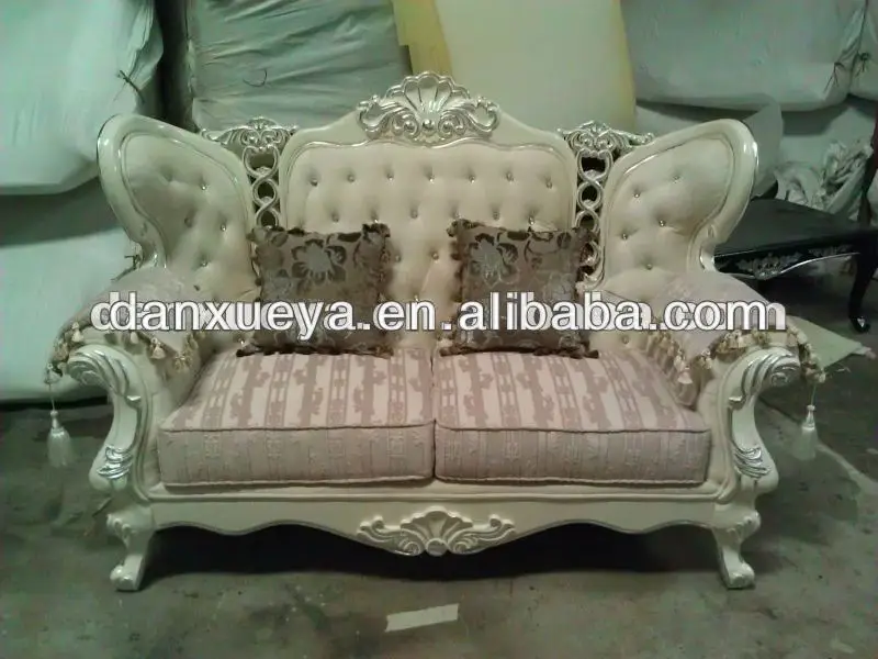 Antique Italian Style Sofa /carved Wood Legs &trim-- High End-top Antique Italian style Sofa /Carved Wood Legs &Trim-- High End-Top Quality - Antique Italian Style Sofa /carved Wood Legs &trim-- High End-top