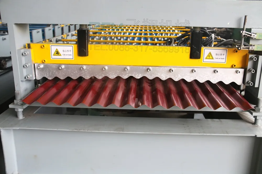 Metal sheet bending corrugated roof roll forming machine