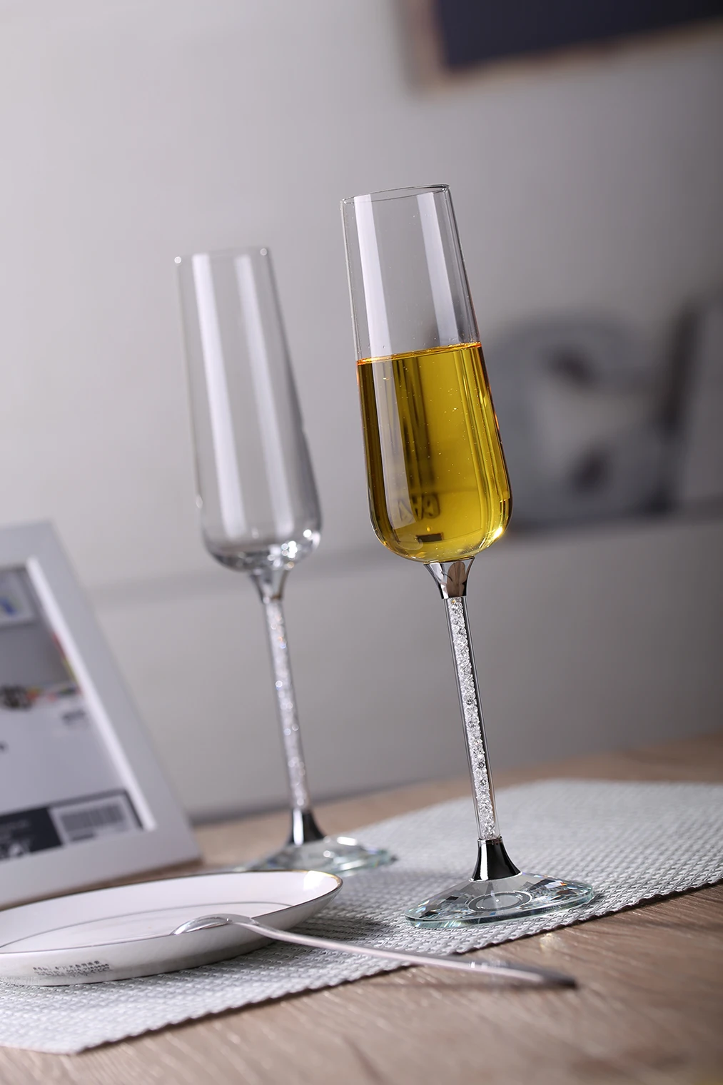 Champagne-Flutes.jpg