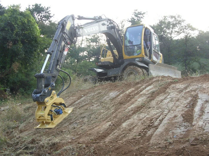 планировка экскаватором погрузчиком. Zaxis 330 lc.