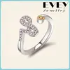 Evey capricorn 18k white gold ring for ladies