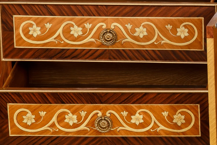 wood kitchen cabinets