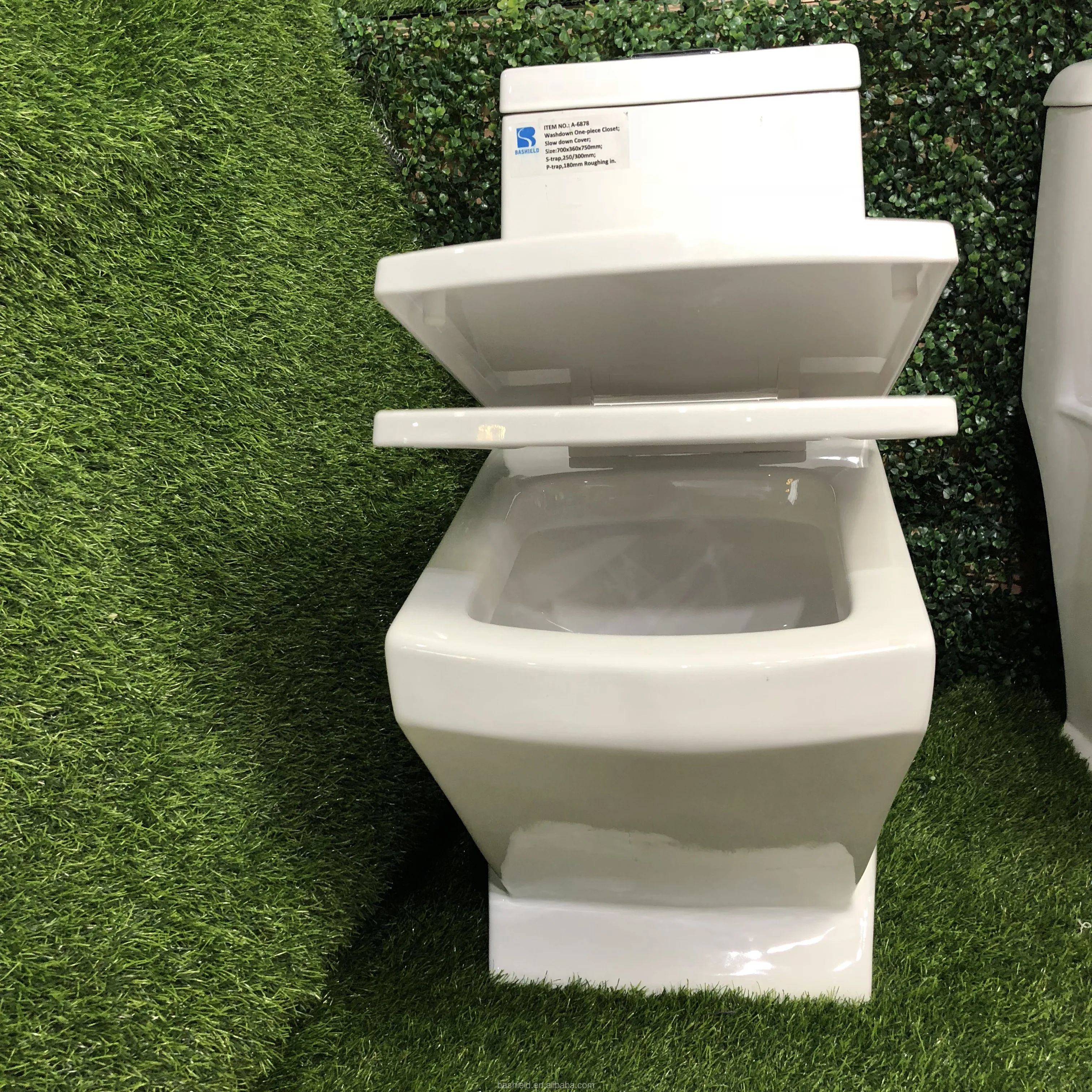 Arabia design Elegant design  bathroom ceramic wash down one piece toilet set
