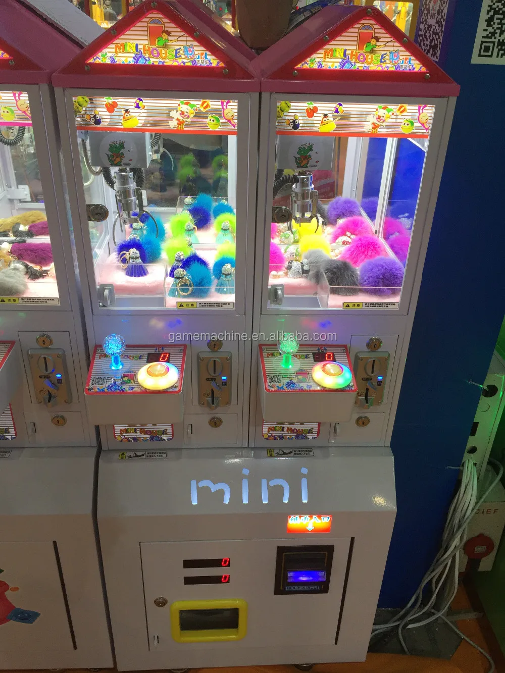 toy crane claw machine