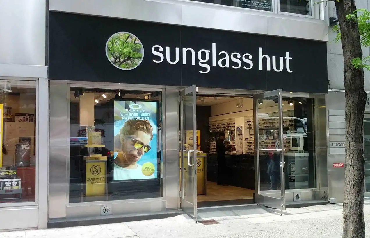 Sunglass Hut. Витрина маркетплейса