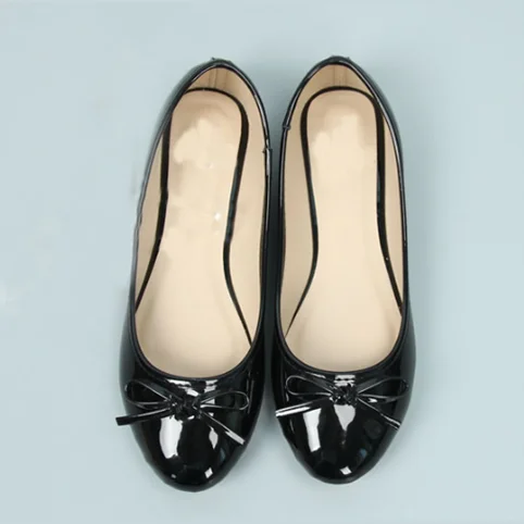 black dress shoe.png