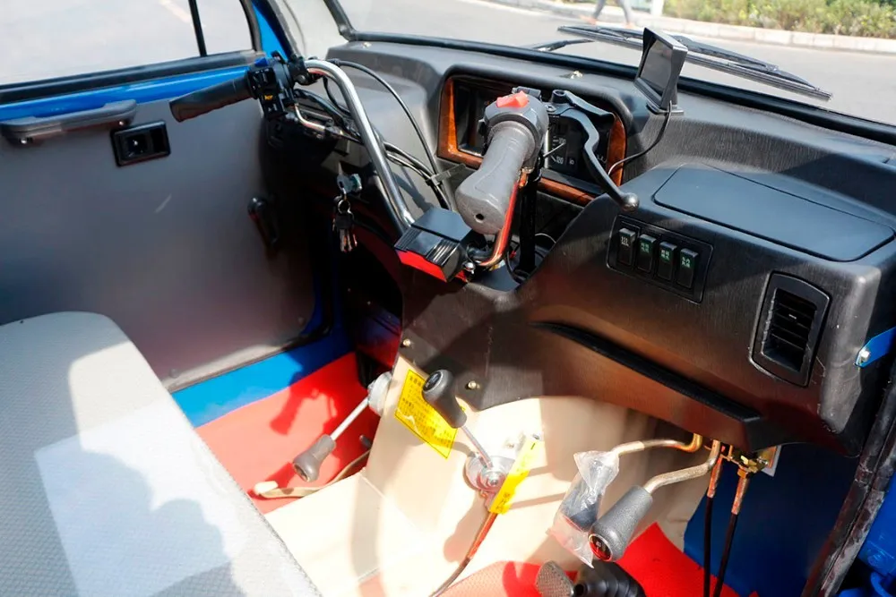 motorized gas powered three wheel sanitation tricycle with dump with closed cabin