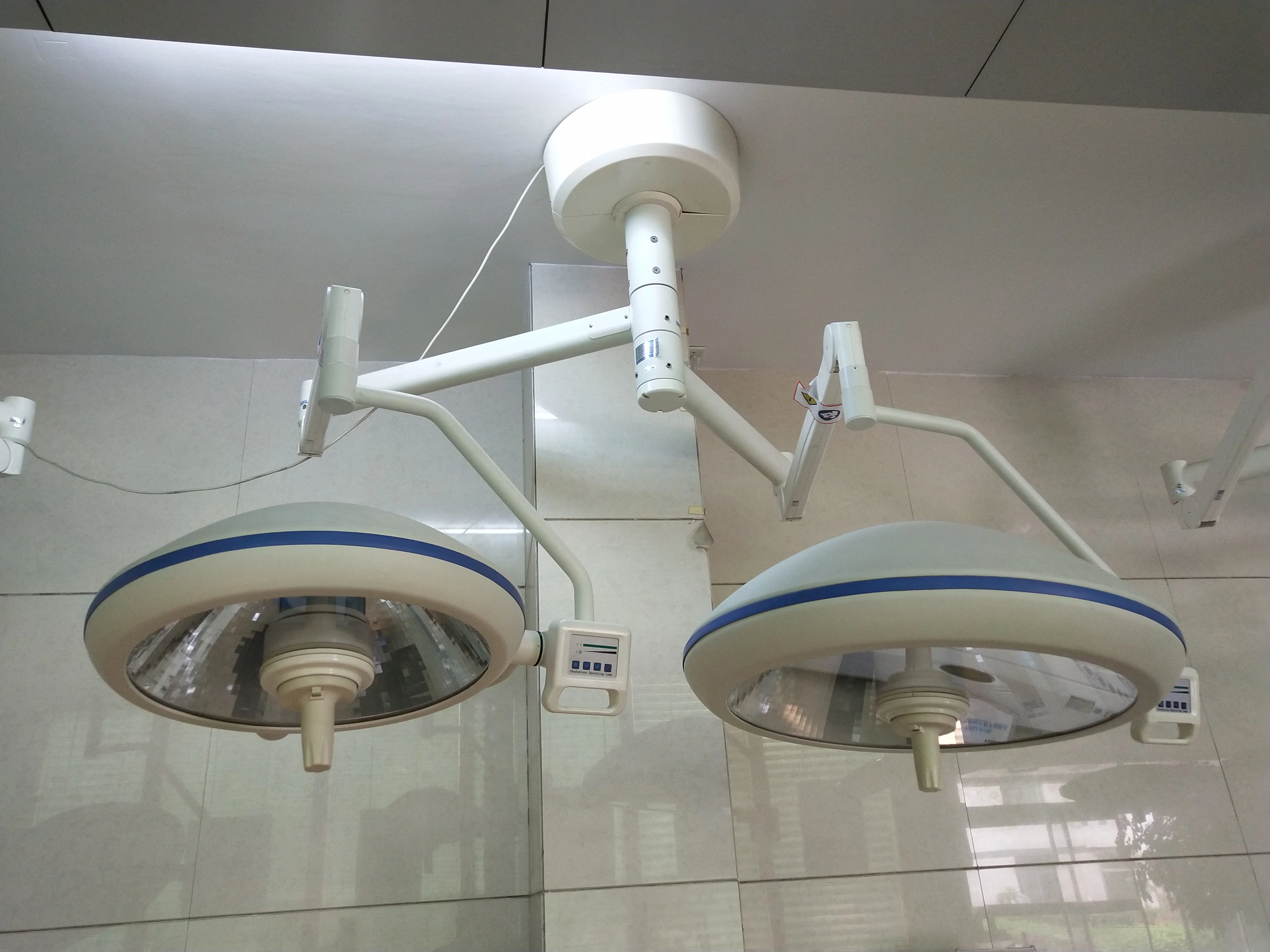 Hospital medical shadowless mobile standing halogen bulb operation lamp