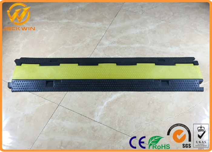 1 Channel Rubber Cable Protector Ramp (small) 1